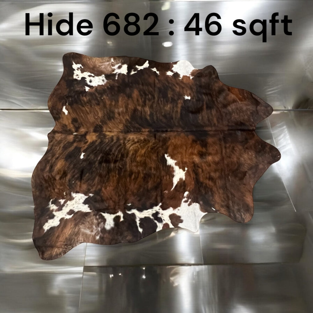 Natural Hair On Cow Hide : This Hide Is Perfect For Wall Hanging, Leather Rugs, Leather Upholstery & Leather Accessories. (Hide 682)