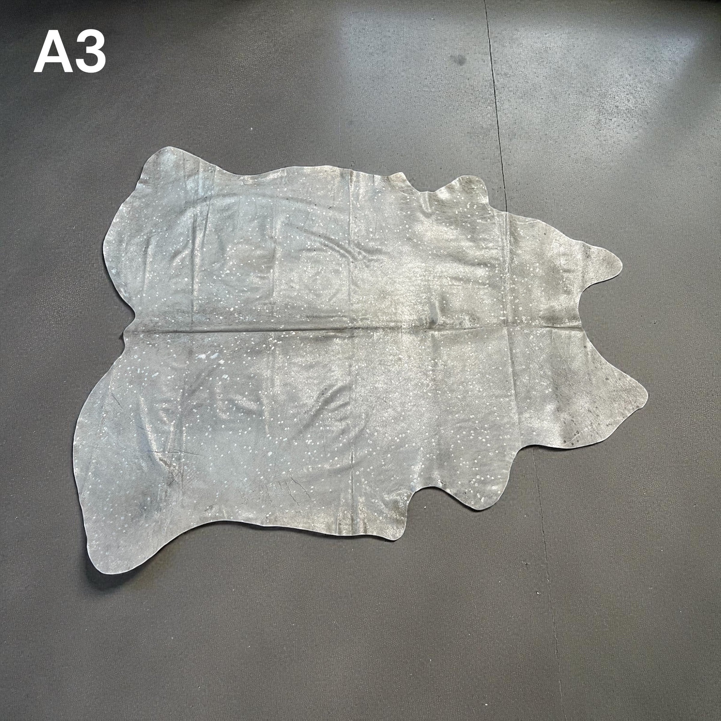 Hair-On Hide Acid Silver : 1.5mm (Ref-gh.eol) A3