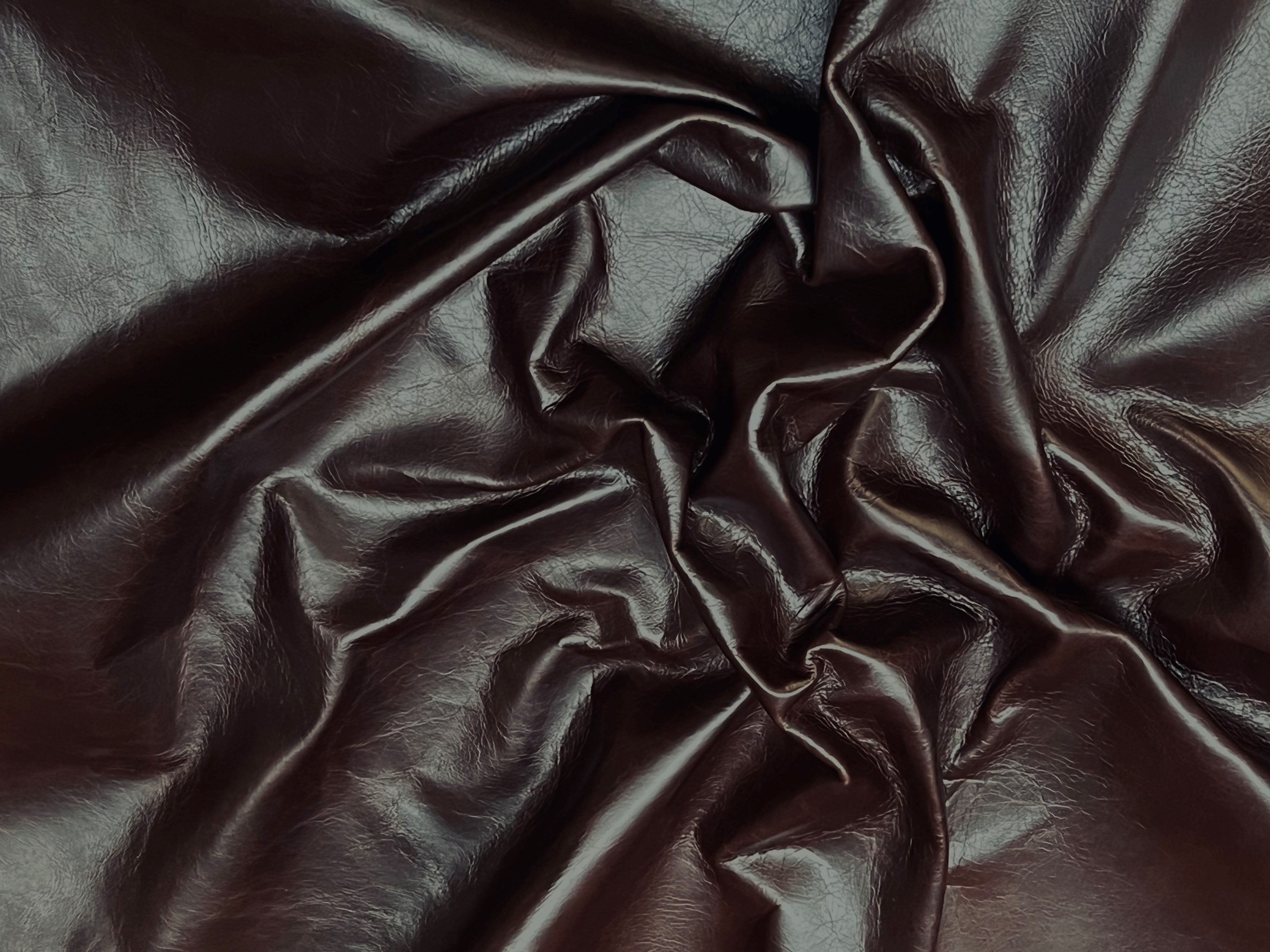 Cotswold Leather Hide :Brown Distressed Leather with Slight Pull-Up (0.9-1.1mm)