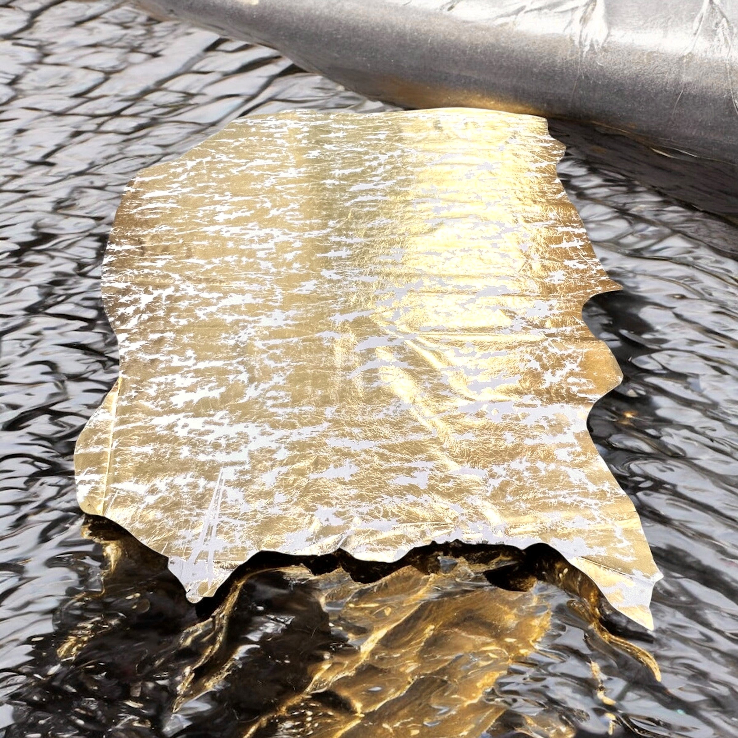Gold Distressed, Metallic Foiled Leather Pig Skin : (0.6-0.7mm 1.5oz) 15