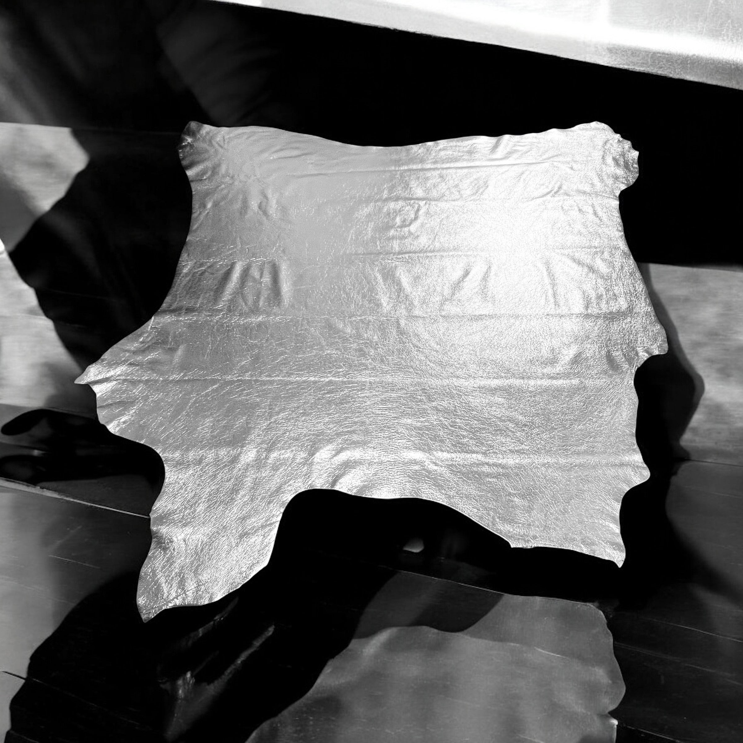 Silver, Metallic Foiled Leather Pig Skin : (0.6-0.7mm 1.5 oz) 15