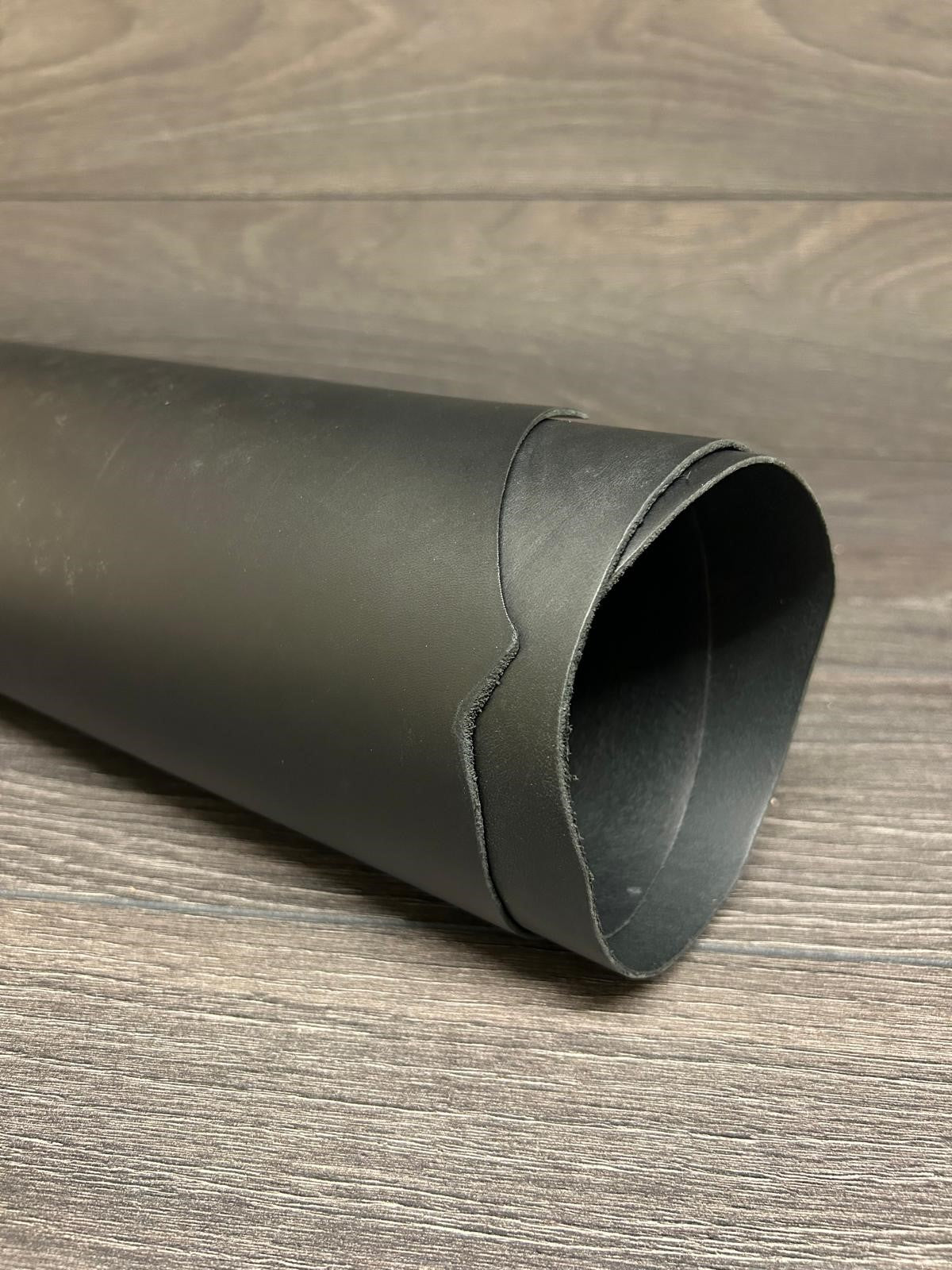 Lyveden Black, Distressed Waxy Vegetable Tanned Shoulder (1.5mm-3.5mm) 16