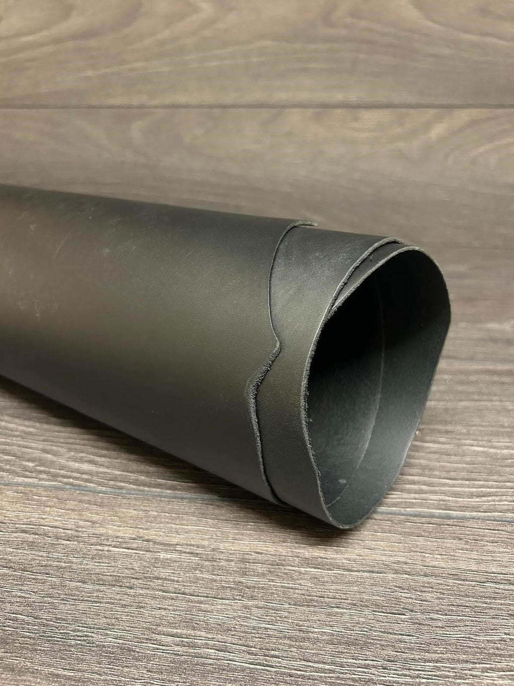 Lyveden Black, Distressed Waxy Vegetable Tanned Shoulder (1.5mm-3.5mm) 16