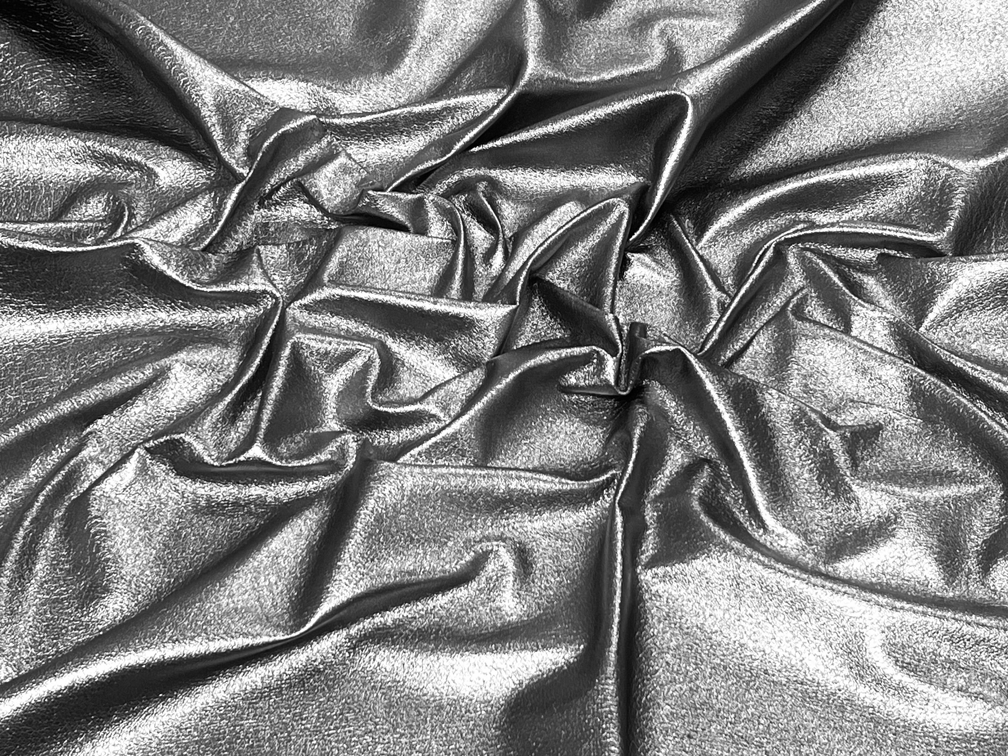 Old Silver, Metallic Foiled Pig Skin : (0.6-0.7mm 1.5oz) 15