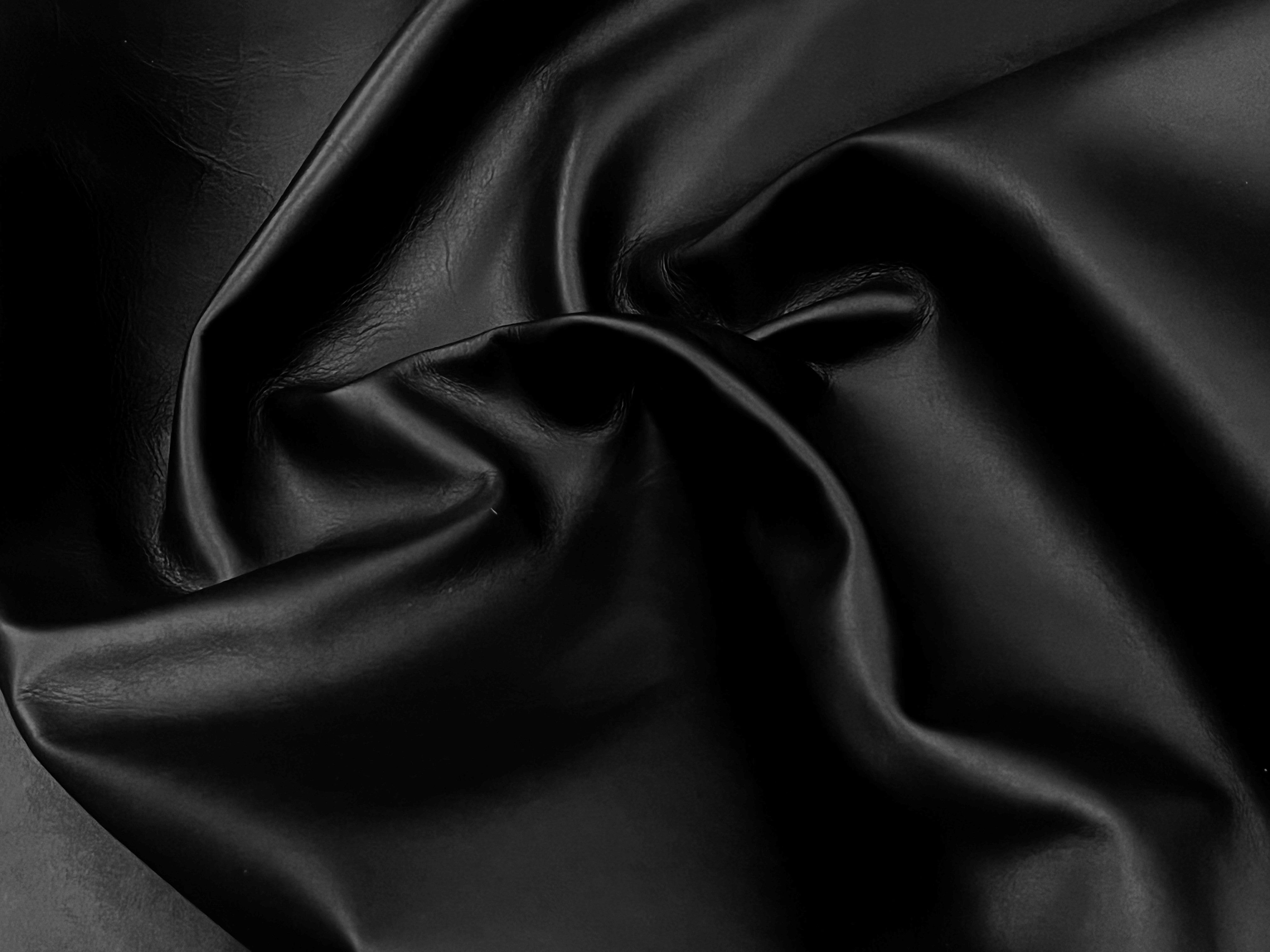 Raphael Black : Leather Cow Side with Smooth Grain, 1.2-1.4mm (Ex Pittards Stock)